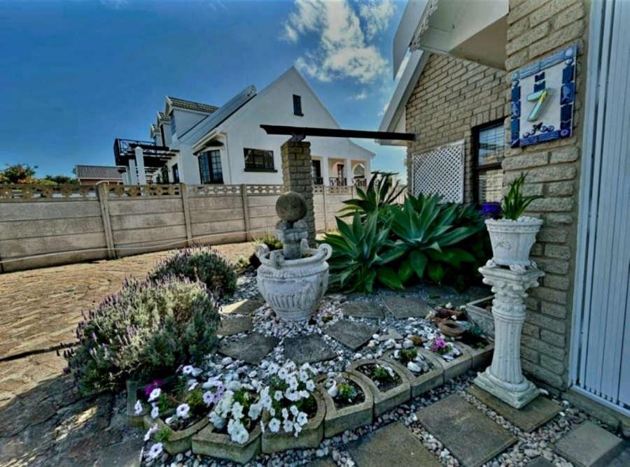  Bedroom Property for Sale in Hartenbos Heuwels Western Cape